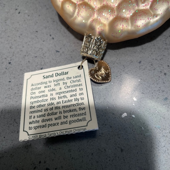 Vintage Merck Family's Old World sand dollar glass ornament - Picture 6 of 6